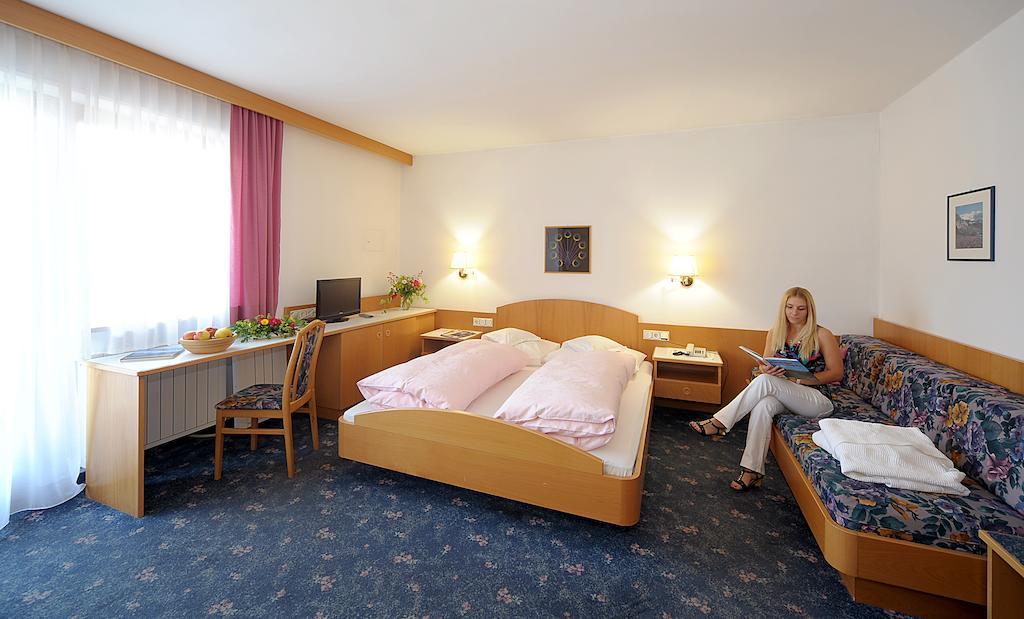 Hotel Waldheim Natz-Schabs Δωμάτιο φωτογραφία